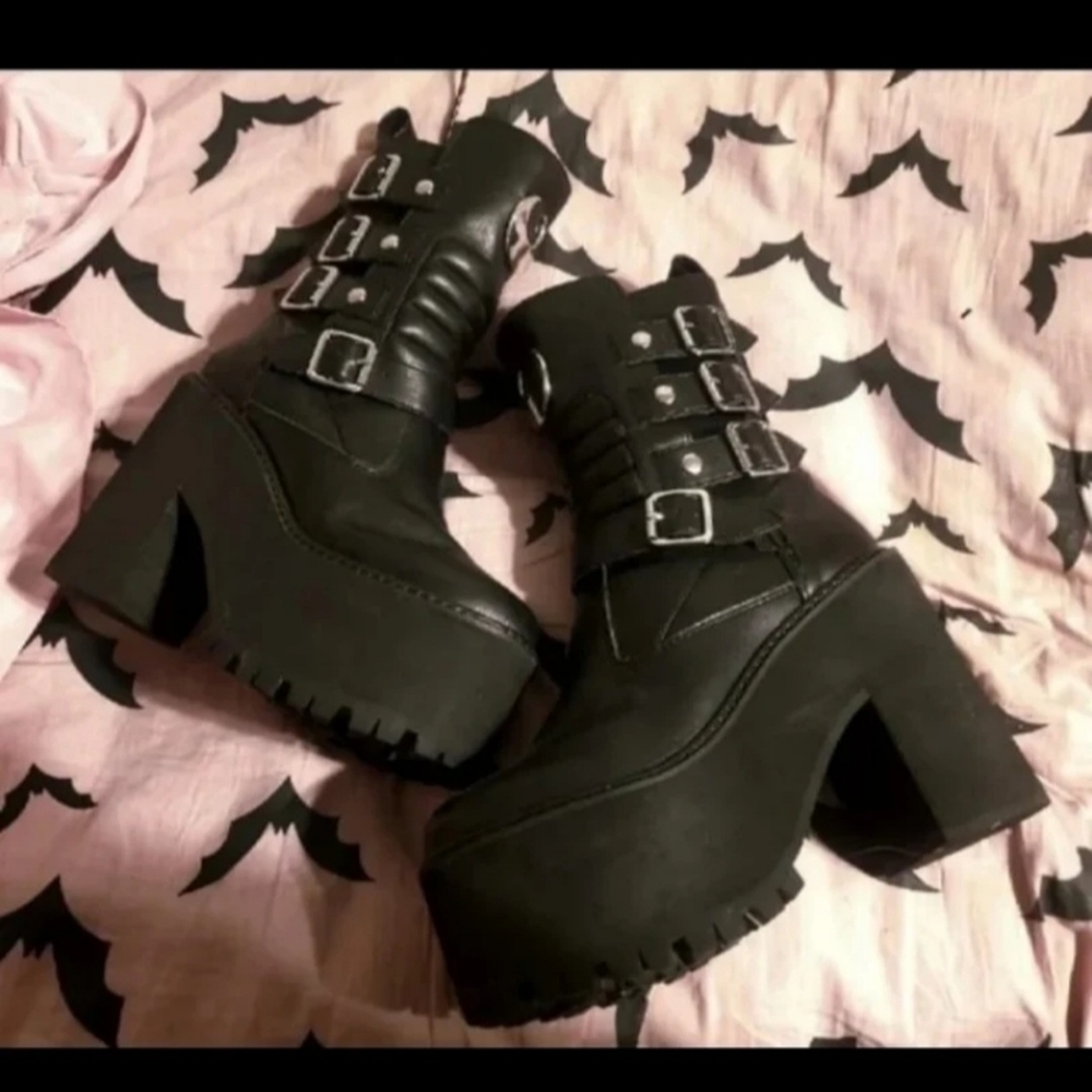 Killstar Shredder Gothic Crescent Moon Boots Hot Topic Dollskill Widow